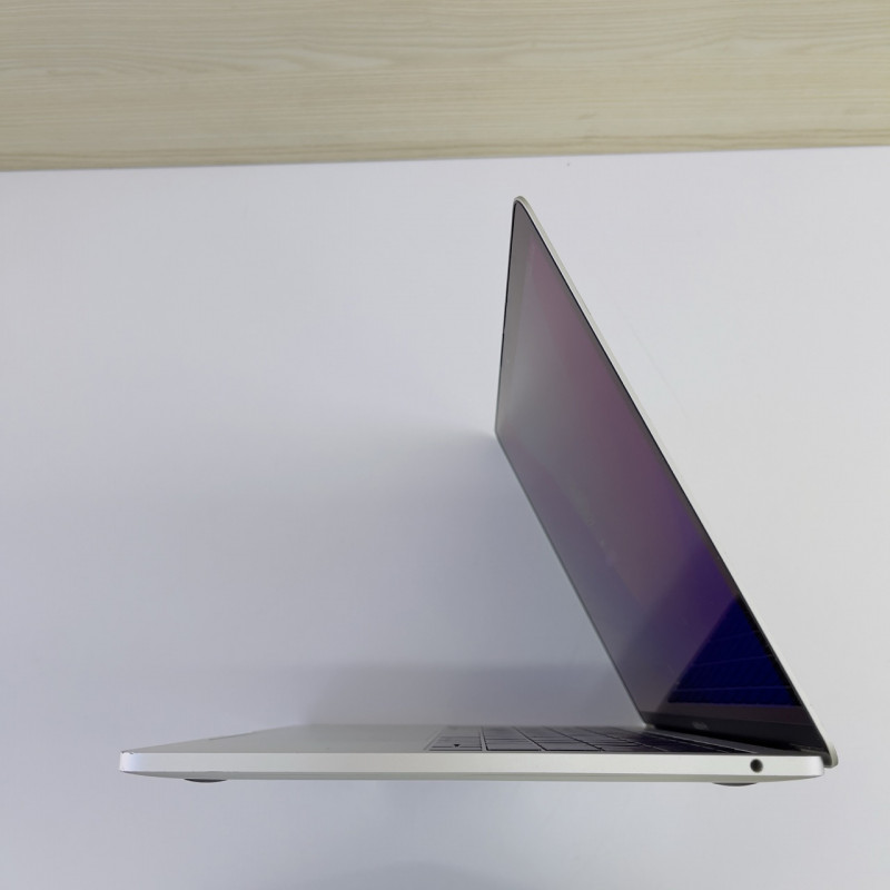 MacBook Pro 13 2017 Silver i5 2.3ghz 16/256